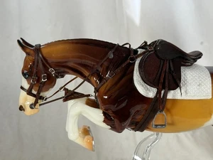 Juego de sillín multiusos marrón escala 1:9 CM con babero martingala para correr - Imagen 1 de 8