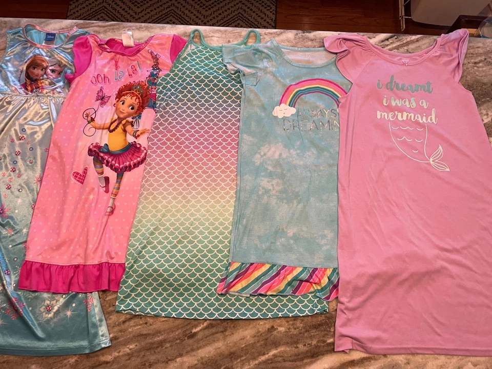 Lote De 5 Pijamas Para Niñas Talla 8-10 Dormir - Unicornio/Arco Iris/Sirena/Disney/FancyNancy Foto 1 de 4