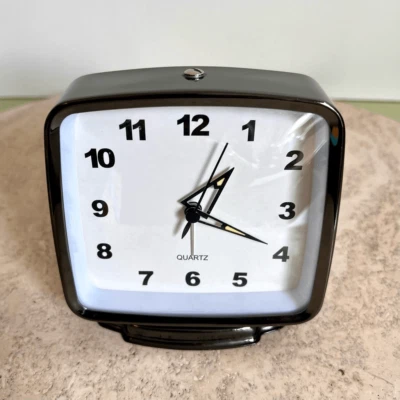Reloj Mesita de Noche Analógico Cuarzo Vintage Funciona con Pilas Negro Plata Metal Foto 1 de 4