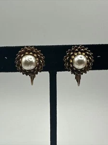 Vintage Mariam Haskell pearl flower earrings #122 - Picture 1 of 8