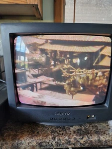 Sanyo 13" CRT Retro Gaming TV Color Television DS13330 w/ Front AV In Tested. - Picture 1 of 10