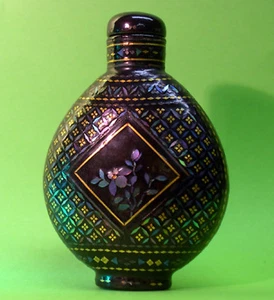 Rare tabatière chinoise en laque avec inclusions d'or et de nacre - Picture 1 of 3