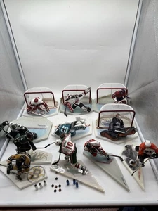 McFarlane NHL Hockey Figuren Konvolut 10 Basen Netze Stöcke Wasserflaschen Lot - Bild 1 von 13