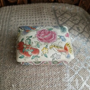 Vintage Chinese Multicolored Ceramic Lidded Trinket Jewelry Box Flowers - Picture 1 of 11