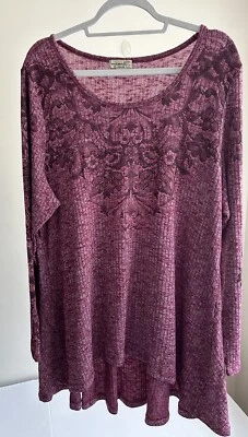 Top túnica One World Live Let Live púrpura brillante manga larga pulóver cuello redondo Foto 1 de 4