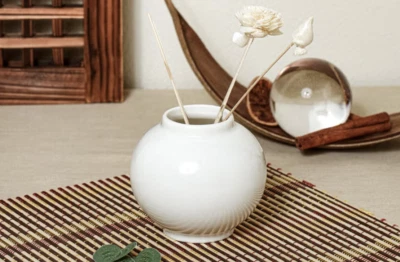 Mini jarrón coreano brillante tarro lunar - decoración de cerámica blanca Foto 1 de 4