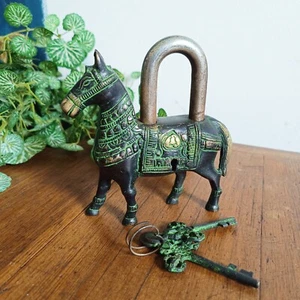Vintage Style Brass Metal Large Horse Padlock & 2 Keys - Picture 1 of 6