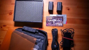 Aputure Amaran (AL-528W) Daylight 5500K LED Flood Light - Picture 1 of 6