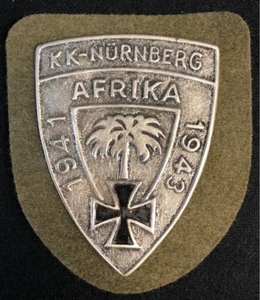 SCUDETTO DA BRACCIO COMMEMORATIVO AFRICA 1941 - 1943 KK-NURNBERG - Foto 1 di 1