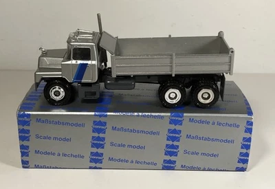 Camión de volteo Conrad 1/50 diecast Mack con caja  Foto 1 de 4