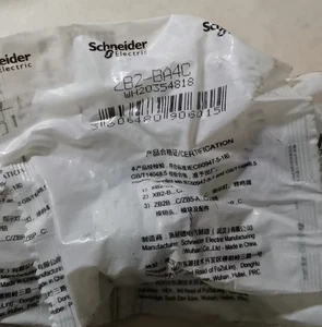 1PC NEW Schneider Flat-head button head ZB2BA4C ZB2-BA4C #YY - Picture 1 of 2