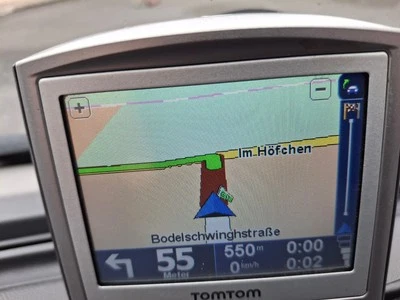 TomTom one, mit TomTom-Antenne für Verkehrsinfos, leicht defekt, für Bastler - Bild 1 von 4