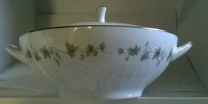 NORITAKE COVERED VEGETABLE BOWL WHITE/ GREEN LEAF VINE HANDLES .LEXINGTON  - Picture 1 of 8