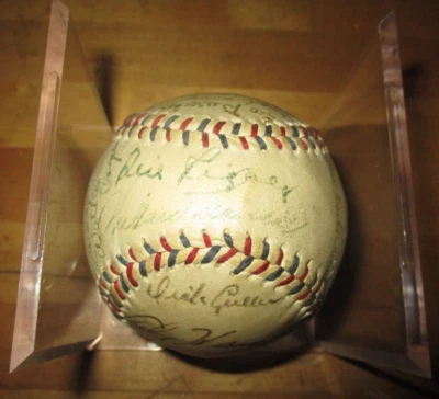 1949 New York Giants Signed Baseball - Leo Durocher, Johnny Mize, 24 Other Signa - Image 1 of 4