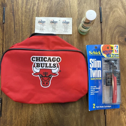 VINTAGE NBA BASKETBALL CHICAGO BULLS SCHICK SHAVING BAG JORDAN Cover