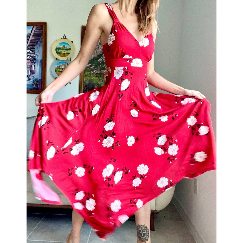 Платье макси American Rag Cie Red Tank белое с розами с подкладкой бюстгальтер вставное женское маленькое - Изображение 1 из 4