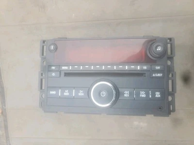 Reproductor de CD radio AM FM Saturn Ion Vue 2006-07 con pieza auxiliar 15790419 código de opción US8 Foto 1 de 4