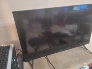 TCL 32" HD (720P) LED Roku Smart TV 3 Series Model 32S331.Missing remote. Works