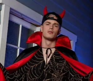 HALLOWEEN SS20 MOSCHINO COUTURE JEREMY SCOTT LEATHER CAP RED HORNS TRICK OR CHIC - Picture 1 of 24