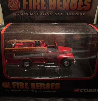 Corgi Showcase Collection-1953 Mack B Open Pumper Lexington- CS90055 - Image 1 of 4