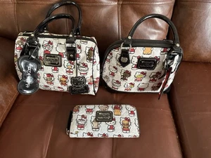 Portafoglio e portafoglio vintage LoungeFly X Sanrio Hello Kitty medio e grande in rilievo - Foto 1 di 11