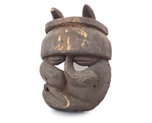 Máscara ceremonial de deformidad o enfermedad con cuernos nigeriana Ekpo Igbo Ibibio siglo XIX - Imagen 1 de 22