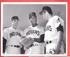 1972  CLEVELAND INDIANS     GLOSSY  8 X 10   MUDCAT GRANT,  RAY LAMB, HENNIGAN
