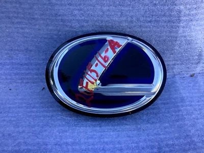 Lexus RX450h 2011-2012 emblema parrilla delantera OEM Foto 1 de 3