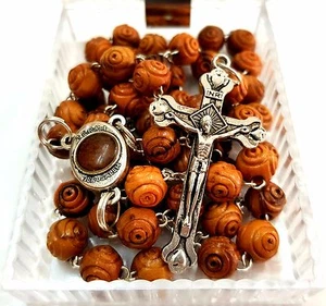Olive Wood Carved Rosary Beads Necklace Jerusalem Soil & Catholic Cross Gift Box - Foto 1 di 3