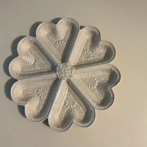 MMA HEARTS Creamware Porcelain Hexagon Divided Dish 8.75”Embossed Ivory MUSEUM - Picture 1 of 6