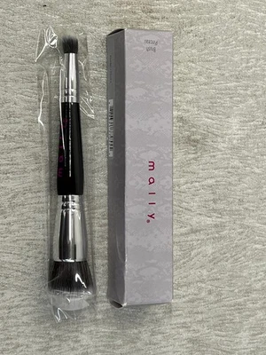 Base y brocha correctora Mally de doble extremo blanco y negro Foto 1 de 2