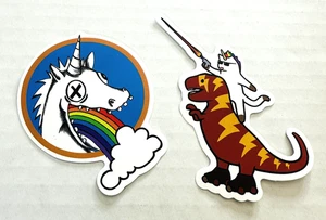 NEU Einhorn Dinosaurier Regenbogen Aufkleber Sticker (2) Skateboard Reisebecher Laptop - Bild 1 von 4