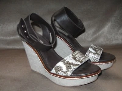 Sandália anabela Steve Madden Beverlie. Tamanho 9,5M. Couro marrom/estampado de cobra. Lindo! - Imagem 1 de 4