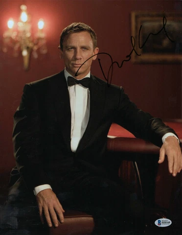 DANIEL CRAIG SIGNED JAMES BOND 007 11X14 PHOTO AUTHENTIC AUTOGRAPH BECKETT 50 Cover