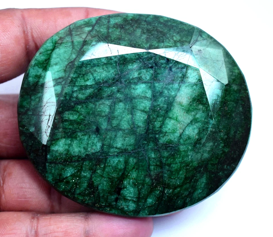 Natural Huge Green Emerald Zambian 801.5 CT Certified Oval Cut Loose Gemstone - Image 1 of 4