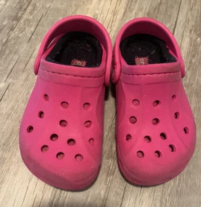 Girls Kid Size 8 Pink Fur Lined Crocs Sandals Clogs Slip Ons - Picture 1 of 3
