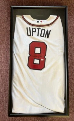 Camiseta Justin Upton Autografiada 17 pulgadas X 32 pulgadas Enmarcada Atlanta Braves MLB Auténtica Foto 1 de 2