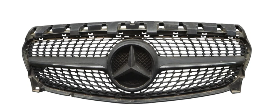 Parrilla de parachoques central delantera Mercedes Clase C CLA250 14-18 A0008880060 OEM Foto 1 de 4