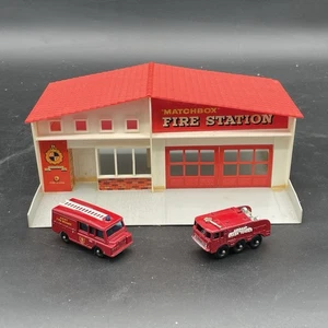 60’s Matchbox Lesney G-10 Fire Station w/ #63 & #57 Fire Trucks - Bild 1 von 10
