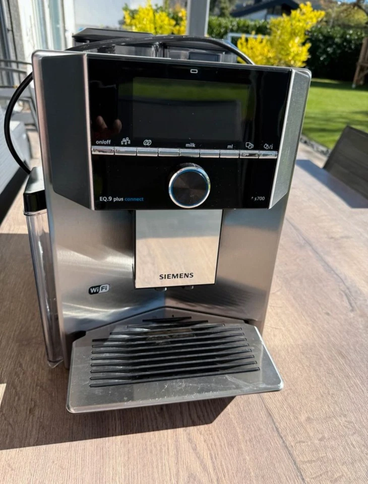 Siemens EQ.9 s700 WIFI Kaffeevollautomat/ Kaffeemaschine Top Zustand 3 Jahre Alt - Bild 1 von 4