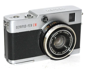 Appareil photo argentique demi-cadre 35 mm argent Olympus PEN EM avec objectif 35 mm Zuiko f/2 - Photo 1/7