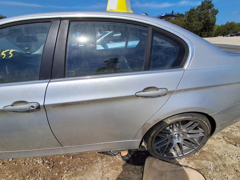 Puerta trasera del conductor sedán mercado de Canadá para BMW 323i 2692510 06-11 Foto 1 de 1