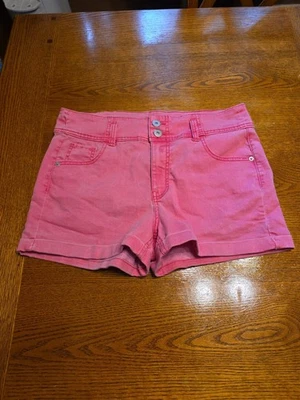Pantalones Cortos de Jean No Boundaries Rosa Elastizados Talla 13 Con Bolsillos Foto 1 de 3
