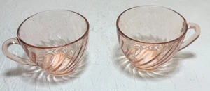 Vintage 70s 80s Arcoroc France Pink Twisted Swirl Rosaline Coffee Tea Cups x2 - Picture 1 of 3