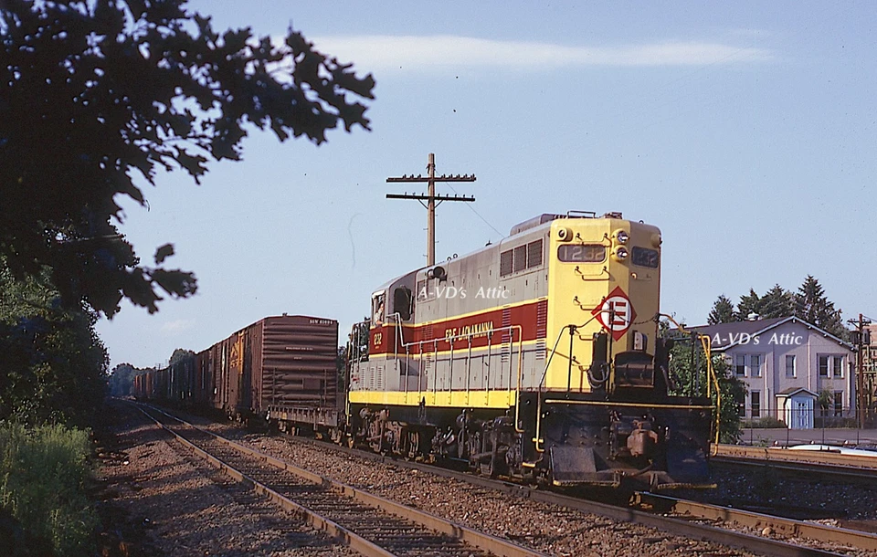 Diapositiva original EL Erie Lackawanna EMD GP7 1232 eb acción de carga Ridgewood NJ 1973 Foto 1 de 1
