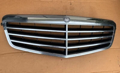Grelha de grade de radiador parachoque dianteiro 10-13 Mercedes Benz E350 E550 2128800583 - Imagem 1 de 4