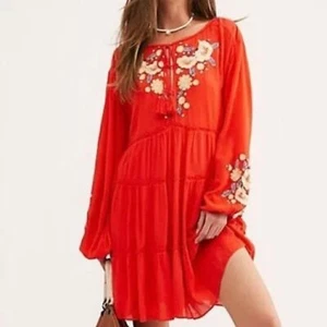 Free People Abito Contadino Rosso Boho Ricamato Floreale Incantesimo su di te Nappa S/P - Foto 1 di 8