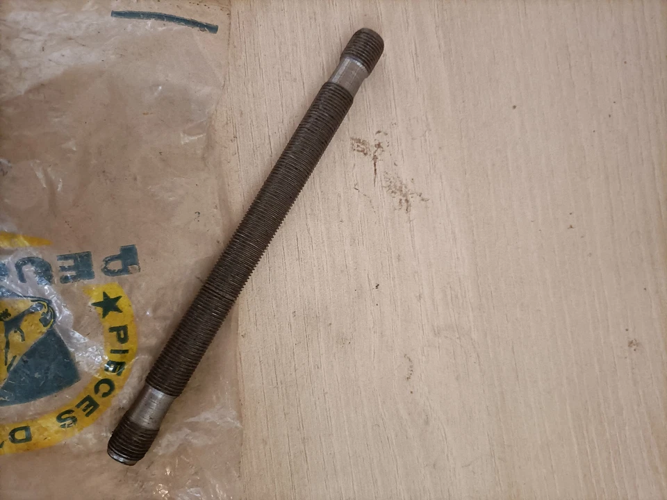 AXE DE ROUE AVANT DIAMETRE 11 ANCIEN CYCLOMOTEUR PEUGEOT.. - Photo 1/1