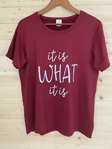 NWOT Burgundy Graphic Print “IT IS WHAT IT IS” Women’s Medium Fun Slogan T-Shirt - Picture 1 of 11