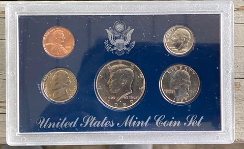 1989  Mint Coin Set Cover
